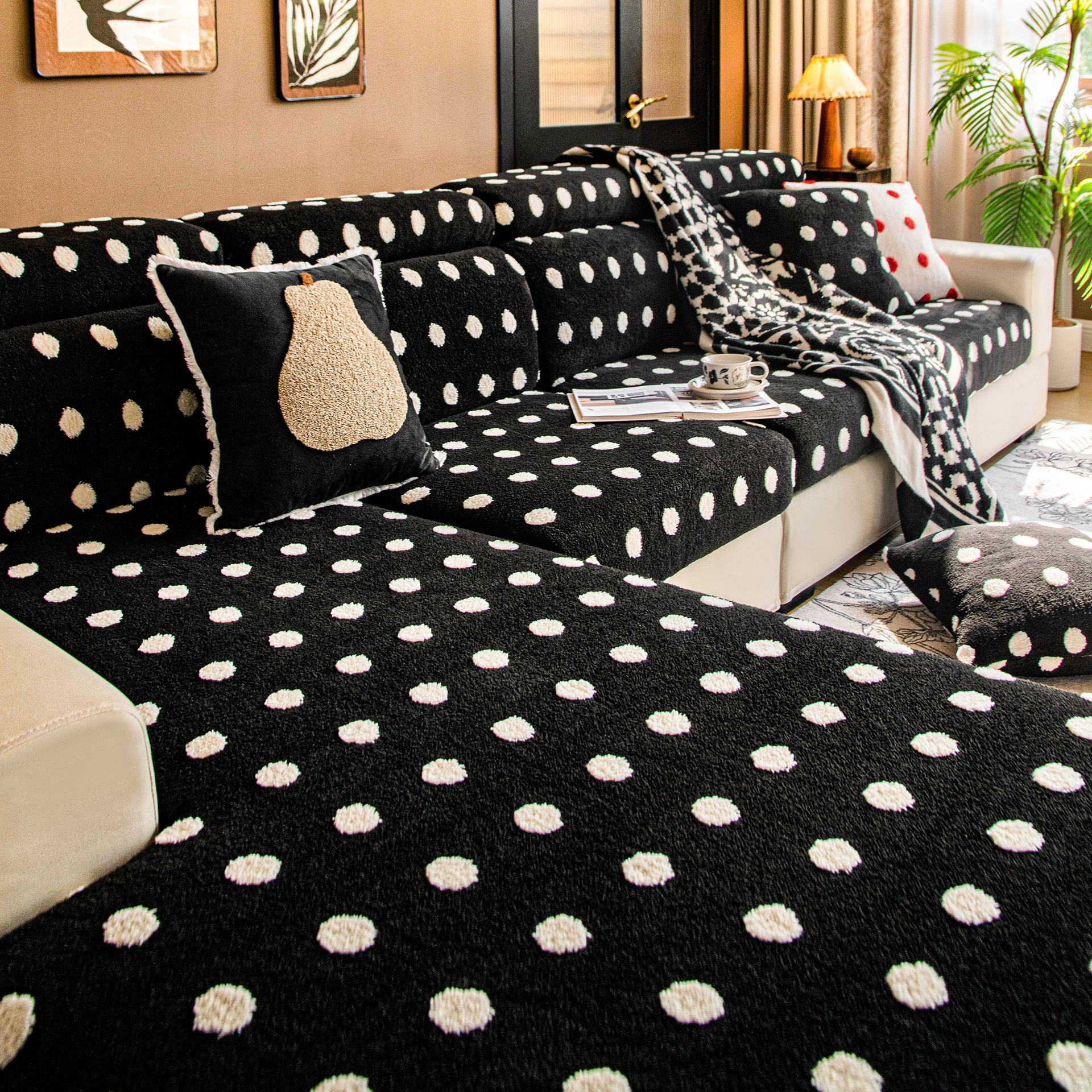 Sofá cubierta de invierno 2025 nuevo cojín de peluche grueso cubierta de cubierta de protección contra gatos rascar tela de cubierta tres asientos una princesa