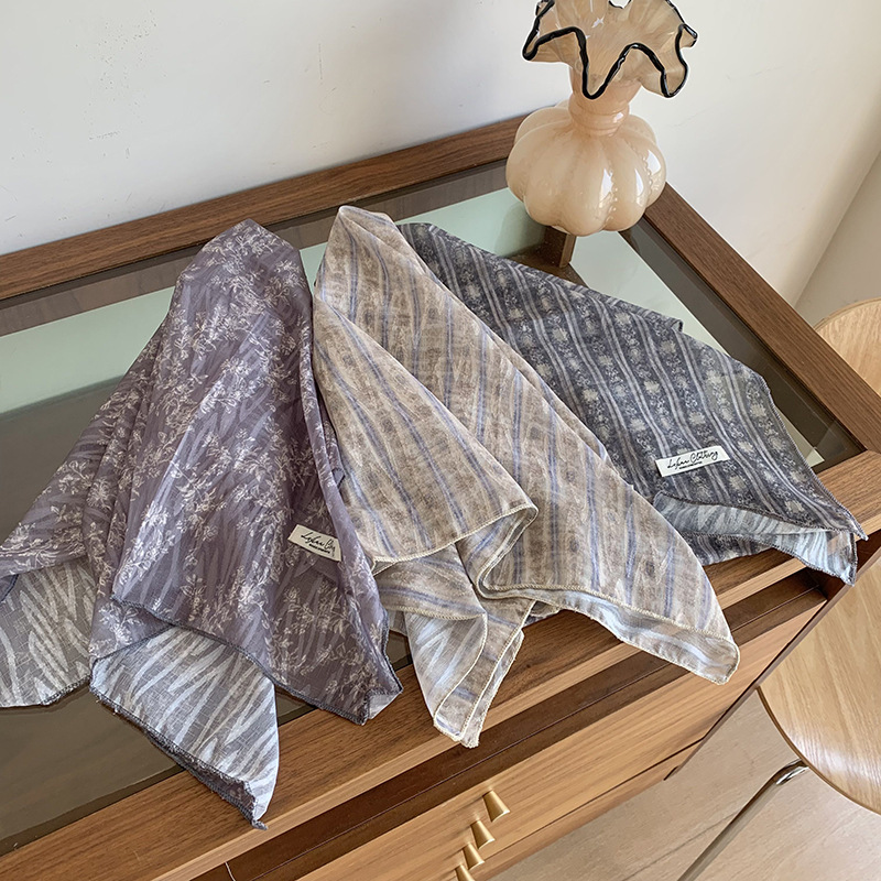 Pequeña toalla cuadrada para mujeres primavera y otoño nuevo estilo coreano francés pequeño algodón y lino floral universal bufandas de seda bufandas retro bufandas correa de cabello