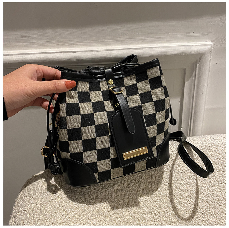 Casual Simple Chessboard Lattice Bucket Messenger Women's Bag display picture 6