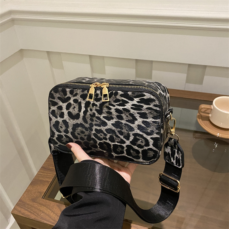 Bolsos de diseño de leopardo, bolsos de mujer de gran capacidad transfronteriza, bolsos de hombro de viaje de moda versátil, bolsos de transporte de viaje.