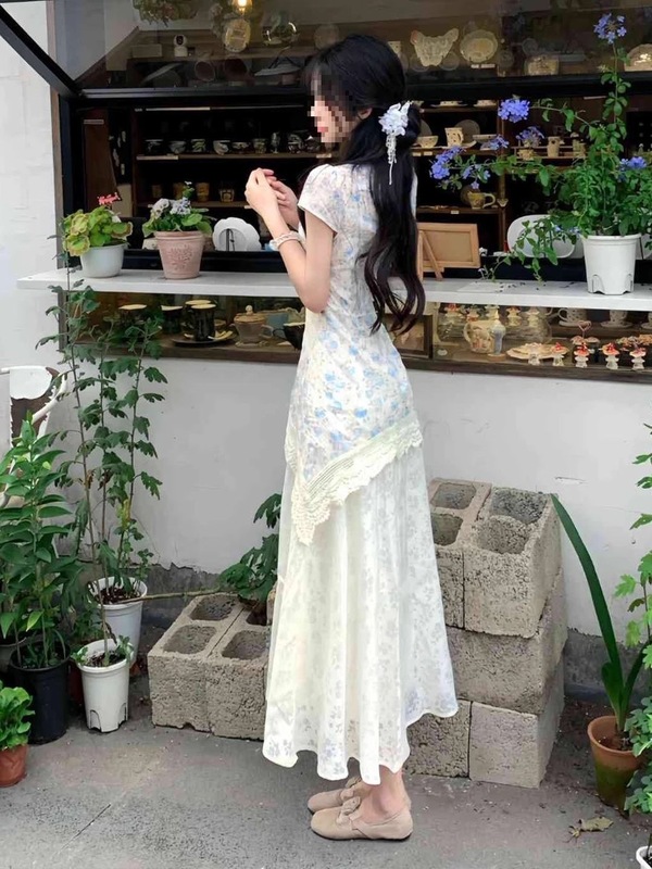 2025新中式漂亮蓝色碎花连衣裙年轻款少女蕾丝拼接收腰改良旗袍裙|undefined