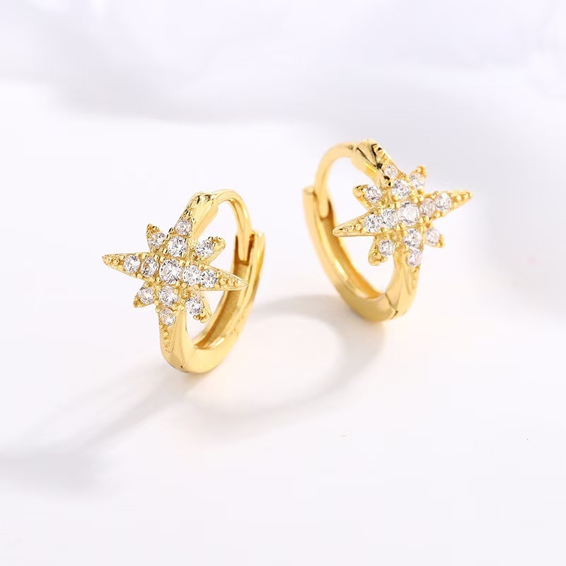 Silver pointed spike labret stud material detail