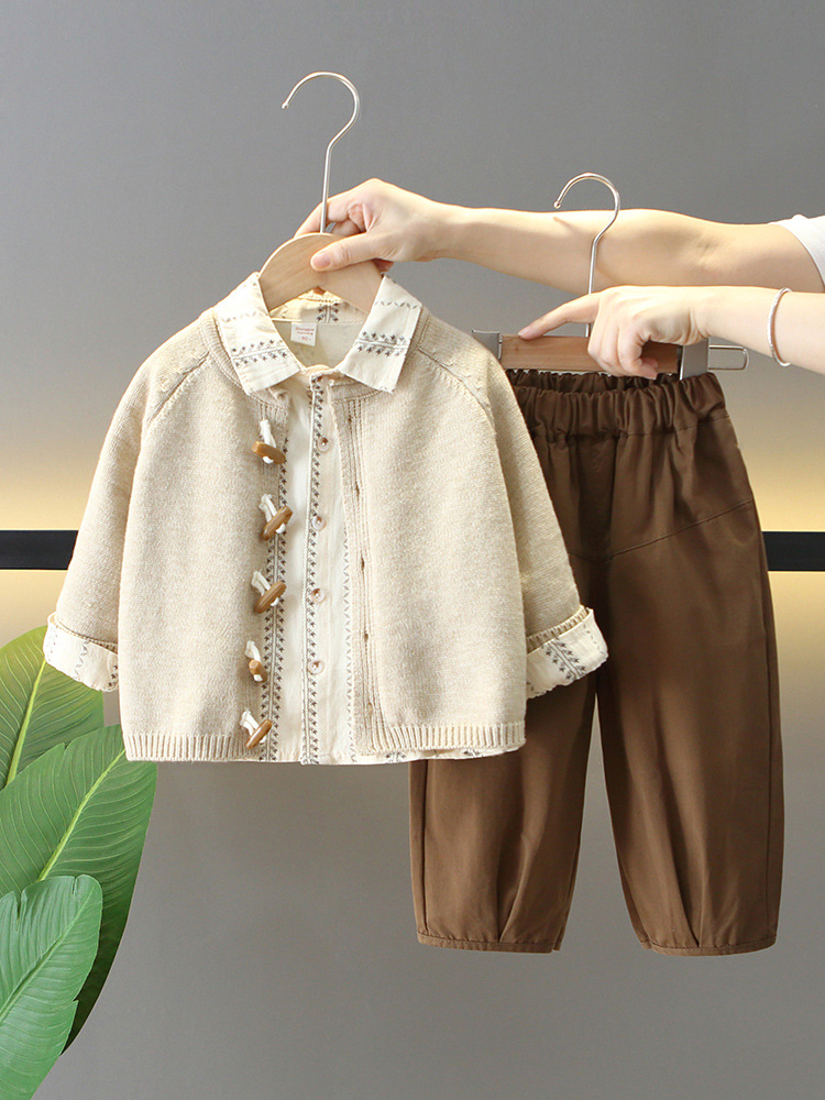 6147 Traje de otoño para niños 2025 Nuevo estilo Estilo occidental Chaqueta de suéter para niños Traje de tres piezas Ropa de primavera y otoño para niños