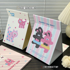 沐煕漫画の折り畳み鏡のデスクトップは大きいサイズの化粧鏡を立てることができます。