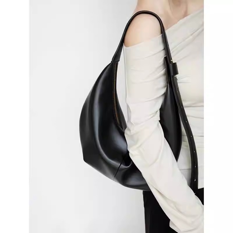 ニッチデザインクロワッサン女性用 2025 新しいハイエンドの質感ライト高級餃子シングルショルダークロスボディバッグレイジーバッグ