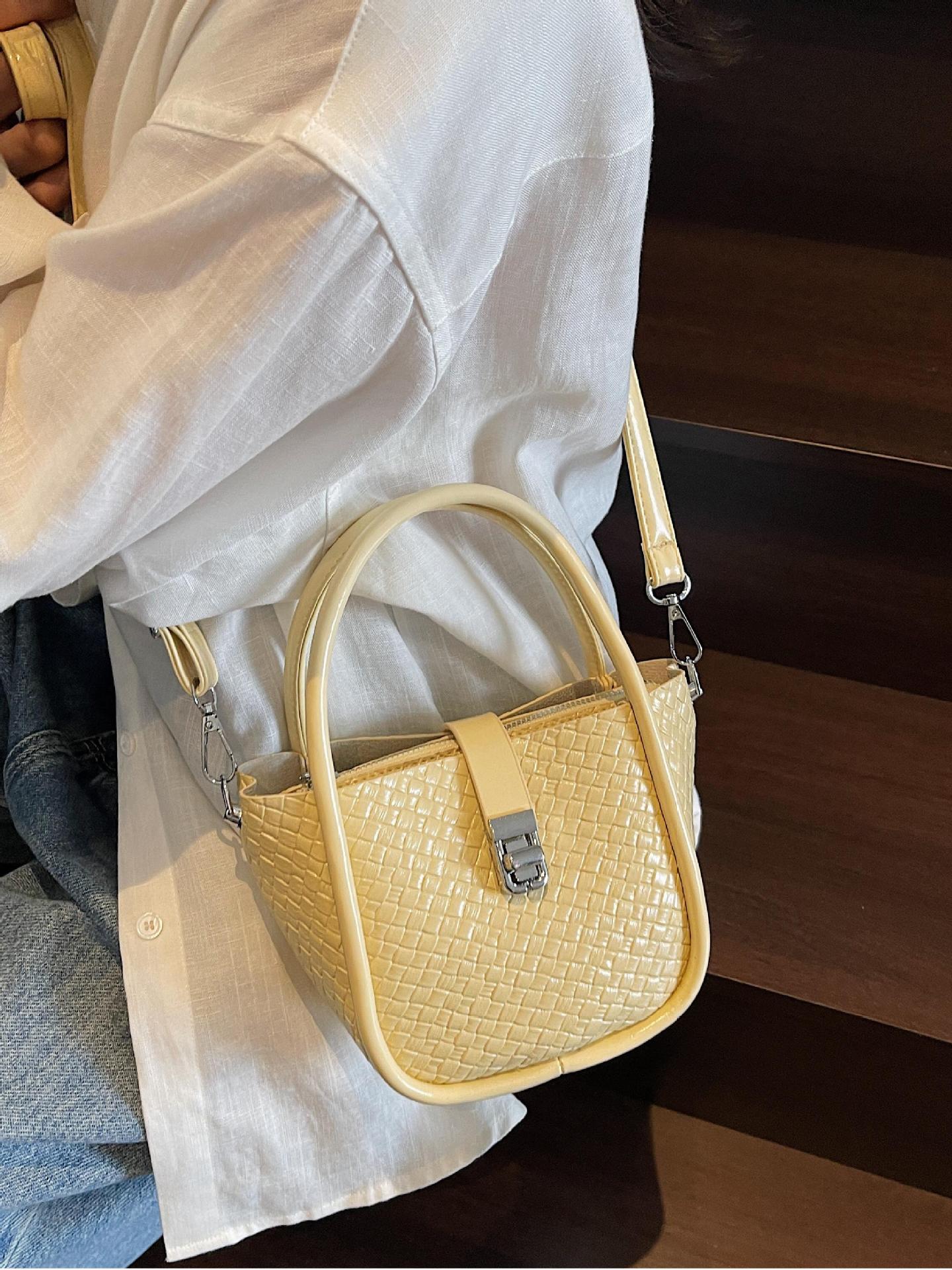 Tejiendo una tendencia de nicho, bolsa de canasta de verduras, mujer 2025, nuevo estilo de comercio exterior, bolso de mensajero de un solo hombro de alta gama de verano