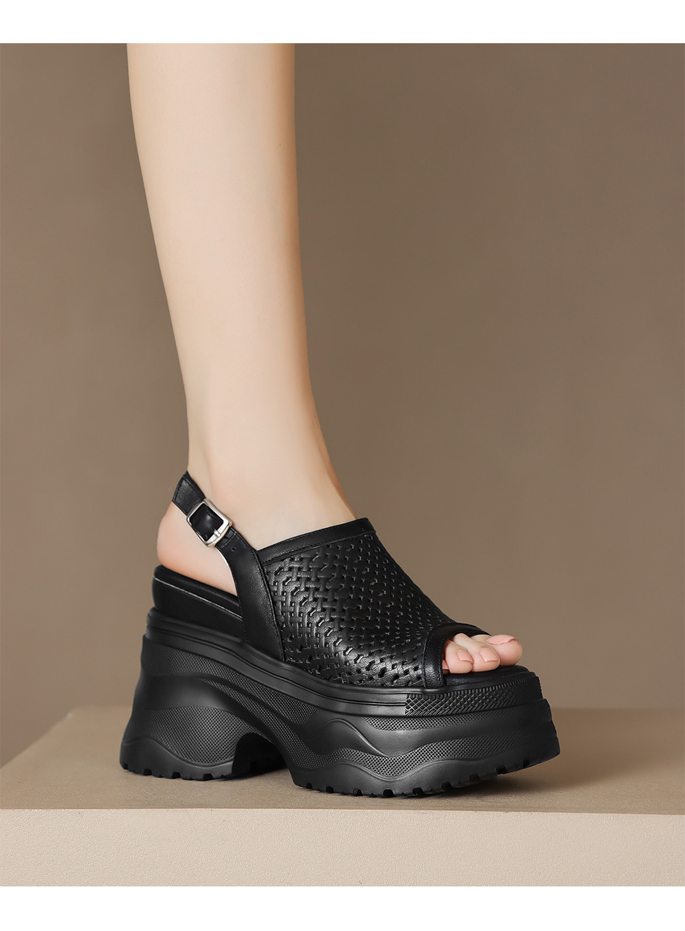 Sandal nữ tăng chiều cao 12cm đế xuồng đan kiểu La Mã hở mũi — Màu đen chi tiết 6