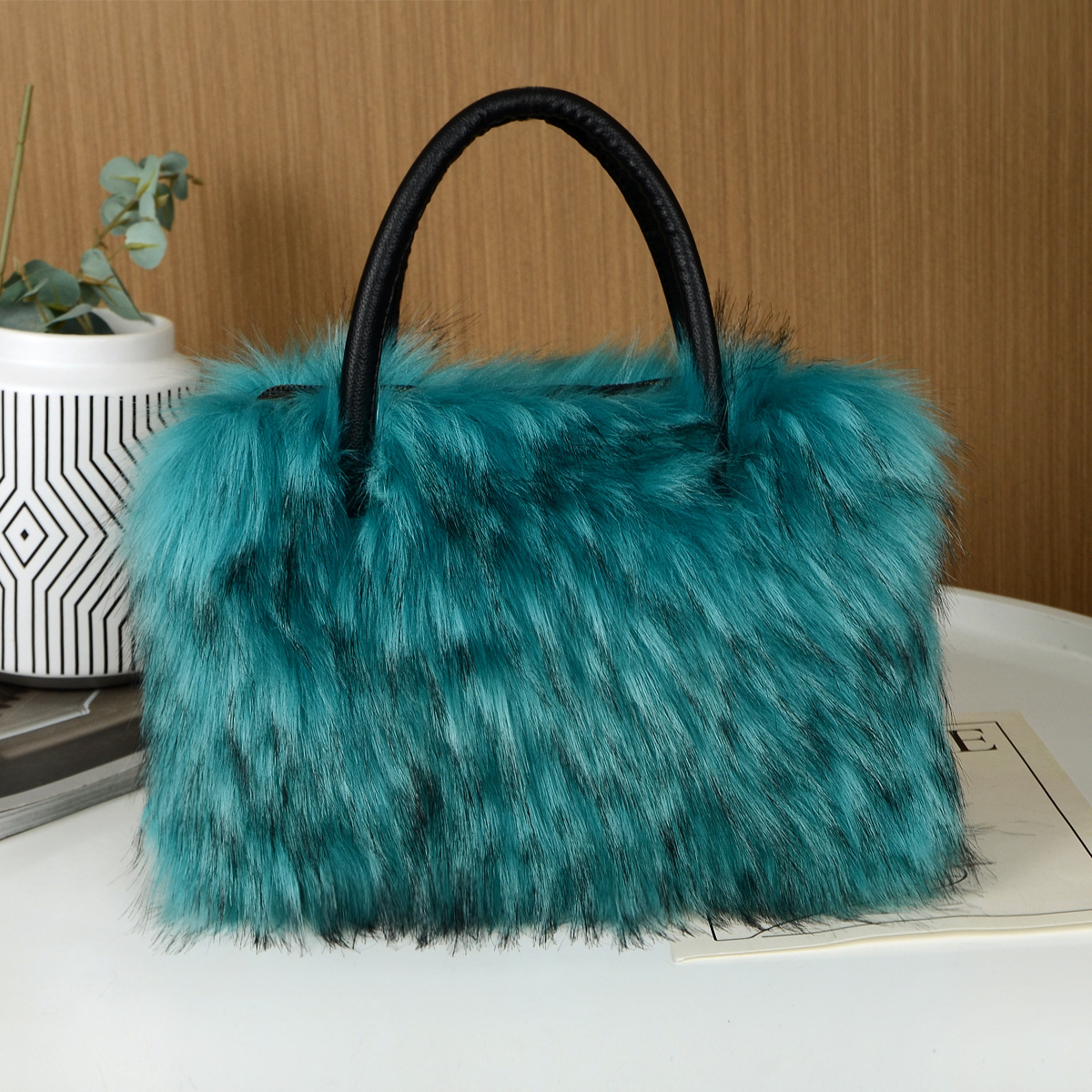 Nuevo bolso de peluche de piel de plumas de pluma de imitación de mujer hermosa bolso de moda de alta gama bolso de hombro único bolso especial