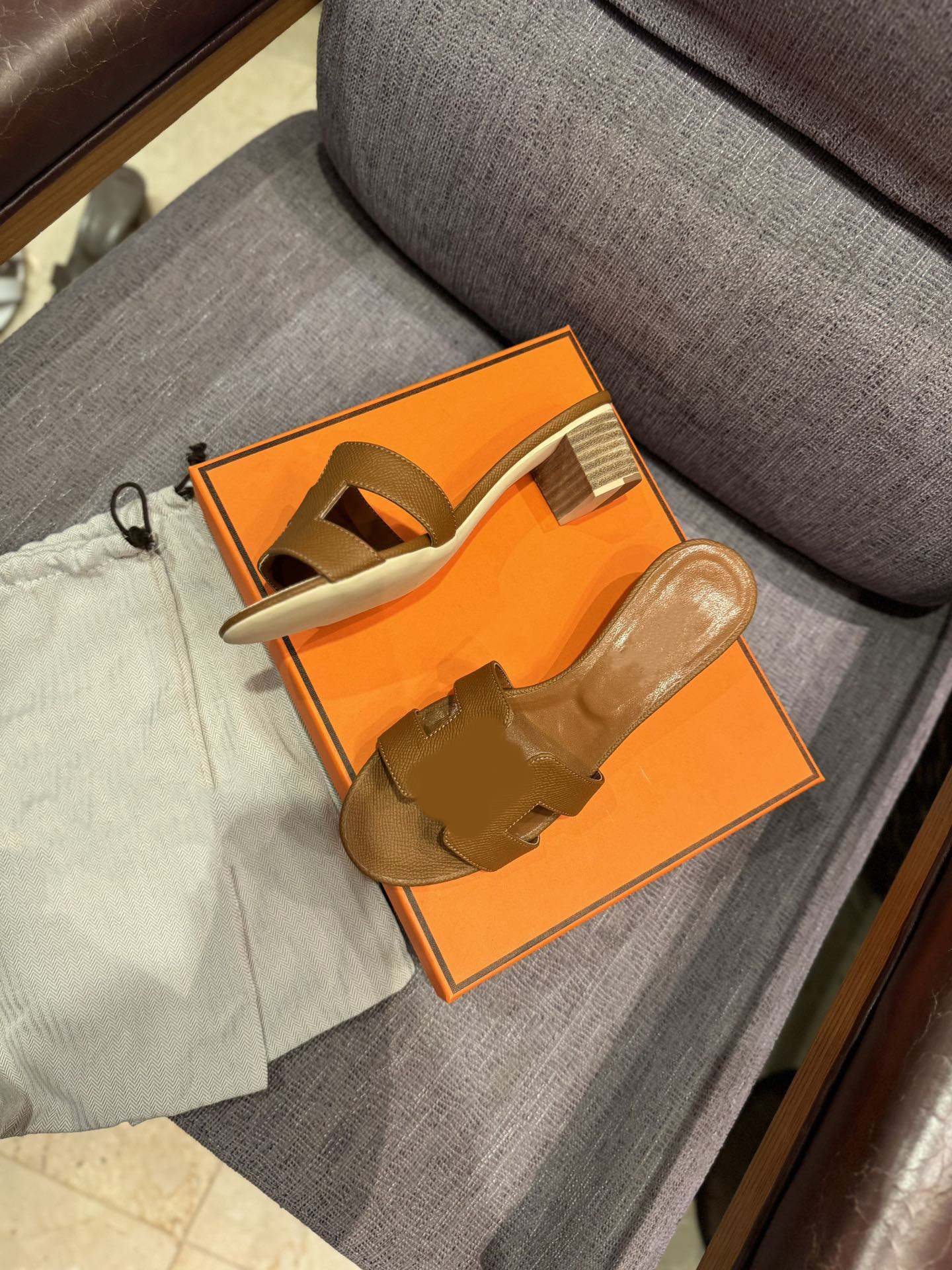 鼎羊皮の新型真皮平底ネット赤同タイプのスリッパ女性夏外着一字引きビーチカジュアル太さと涼しさ引き