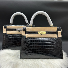 25�{�~Ƥ�����Ůʿ���e�ٴ����{��Ƥ�P��μ�б����r�г���Ů��