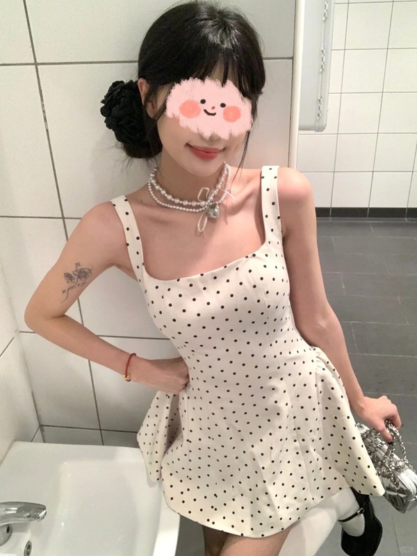 白色波点吊带连衣裙女2025新款夏季小个子法式无袖a字收腰短裙子|undefined