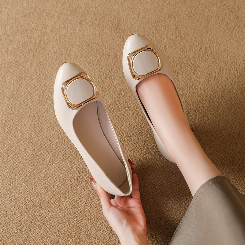 2026 nuevo primavera y verano tacones gruesos ligeros resistentes al desgaste ligero temperamento de color sólido mujer viaje de moda zapatos de trabajo