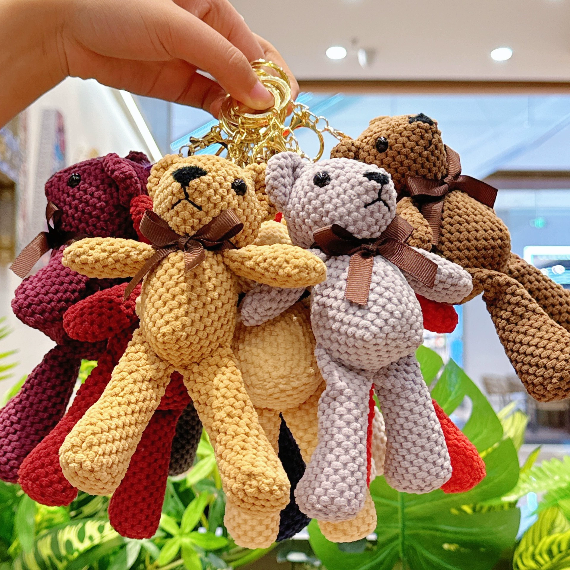 Оптовая продажа плюшевых игрушек-медведей, брелоков-медведей, сумок-медведей для школьников, интернет-знаменитостей Douyin, трансграничных доставок.