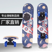 厂家直供24寸四轮滑板专业板儿童6-8-10-12岁双翘板四轮专业枫木