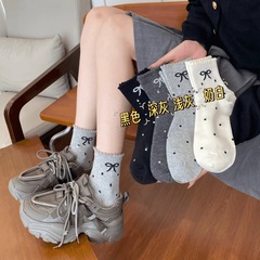 波の点のレースの蝶結びの秋冬の新型の山の靴下の学生のinsの潮のストッキングの日本のネットの赤い中筒の女性の靴下