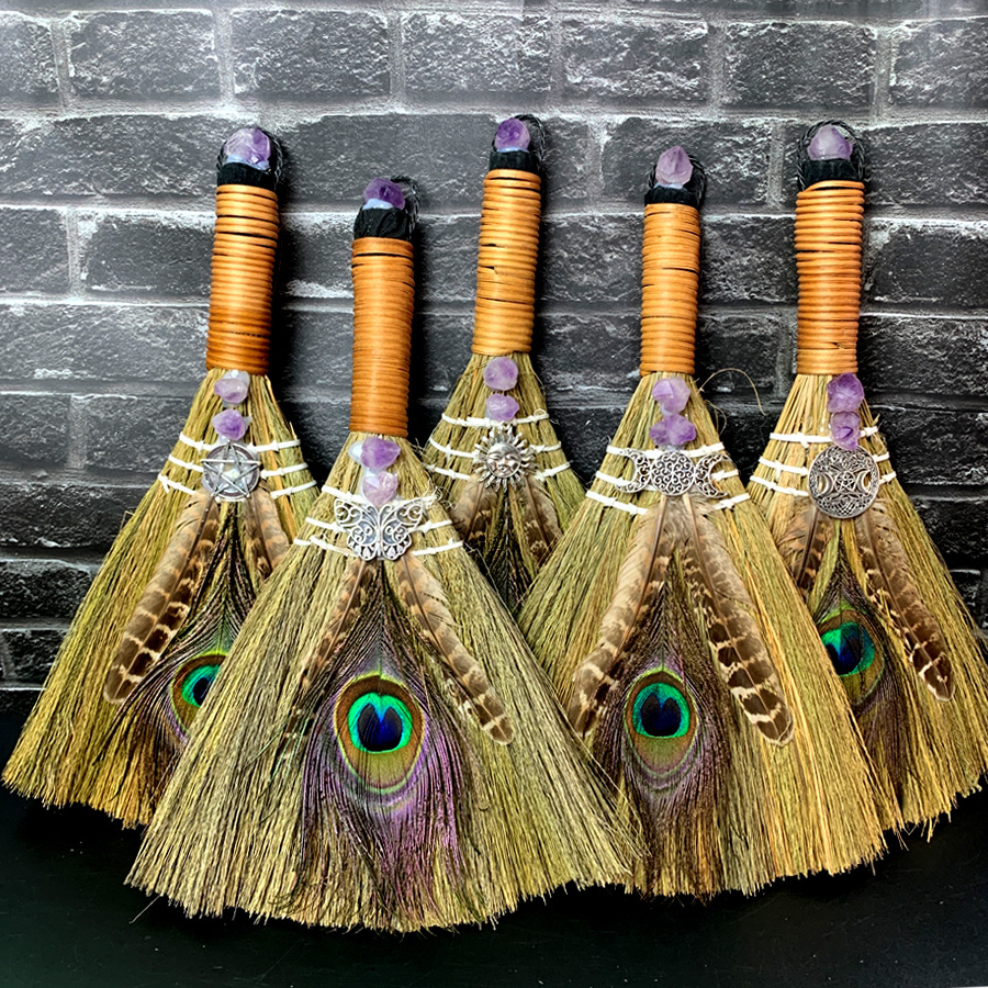 Simple Style Broom Eye Crystal Straw Daily Party Decoration display picture 1