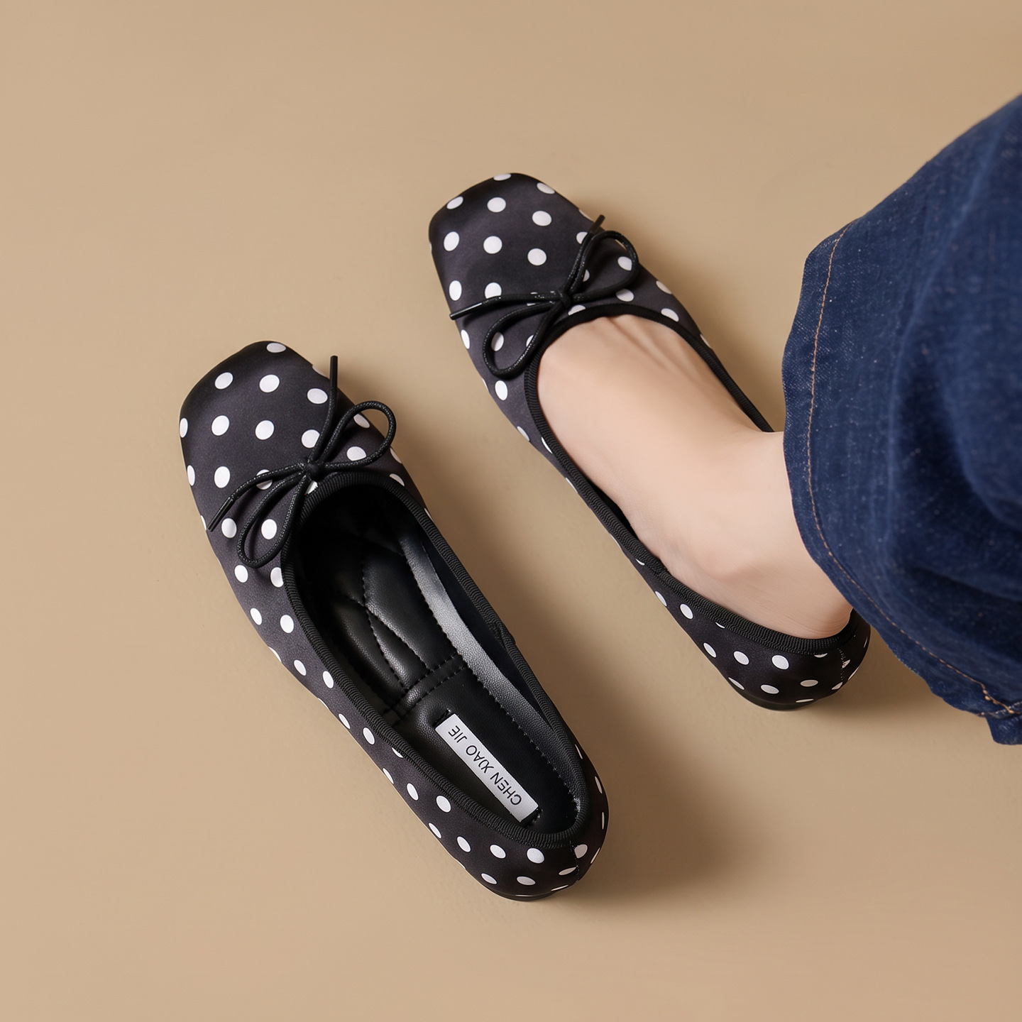Cute shallow ballet soft soled shoes with polka dots, bow shaped scoop shoes, casual inner height increasing flat shoes, lazy single shoes for women