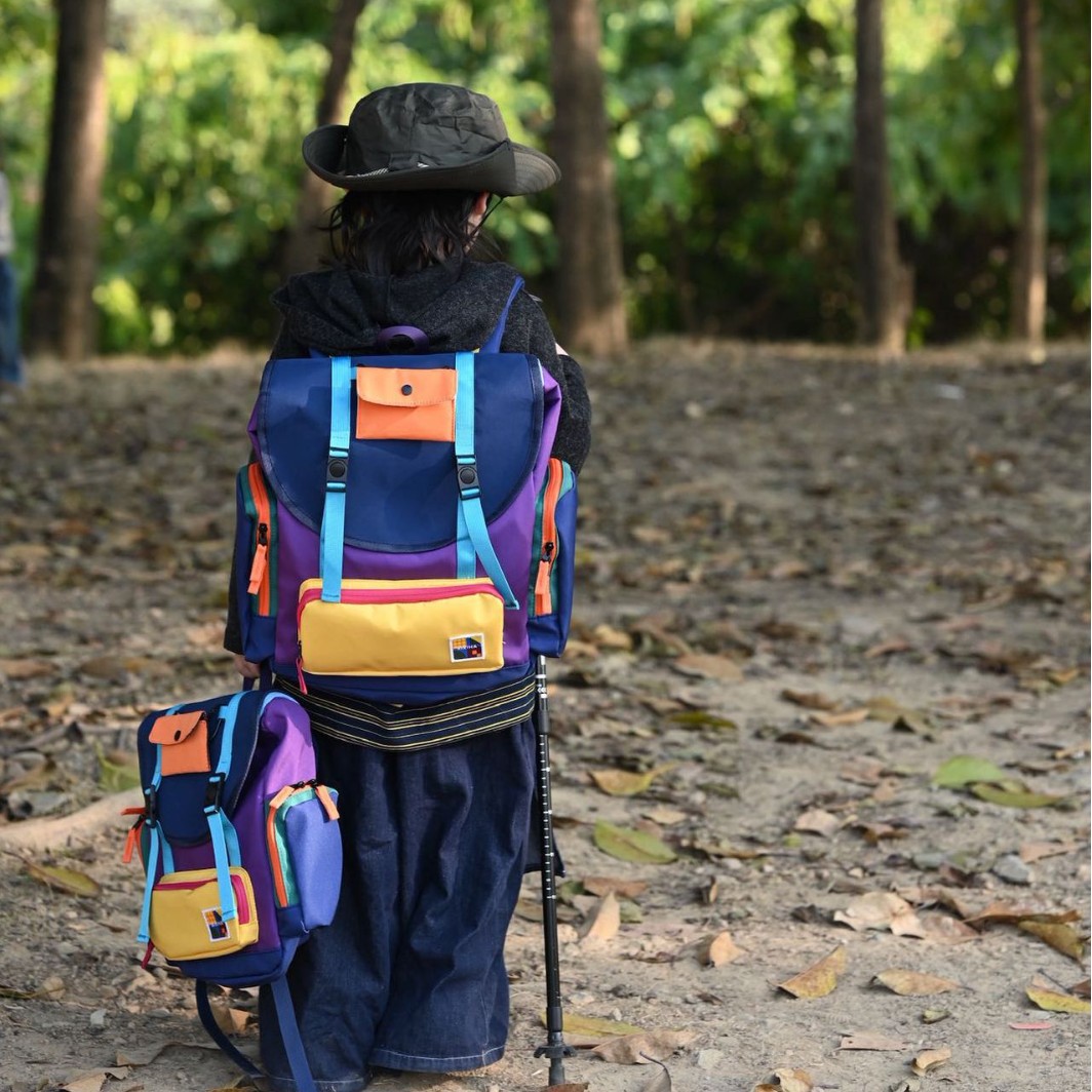 Mochila de moda de color contrastante para hombres y mujeres, mochila de gran capacidad al aire libre, mochila de viento, mochila deportiva de ocio, bolsa de montaña, moda