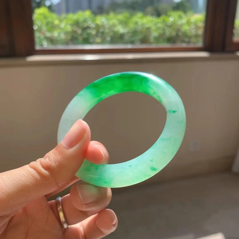 Prírodný barmský jadeitový náramok Jadeitový náramok_voghion.com