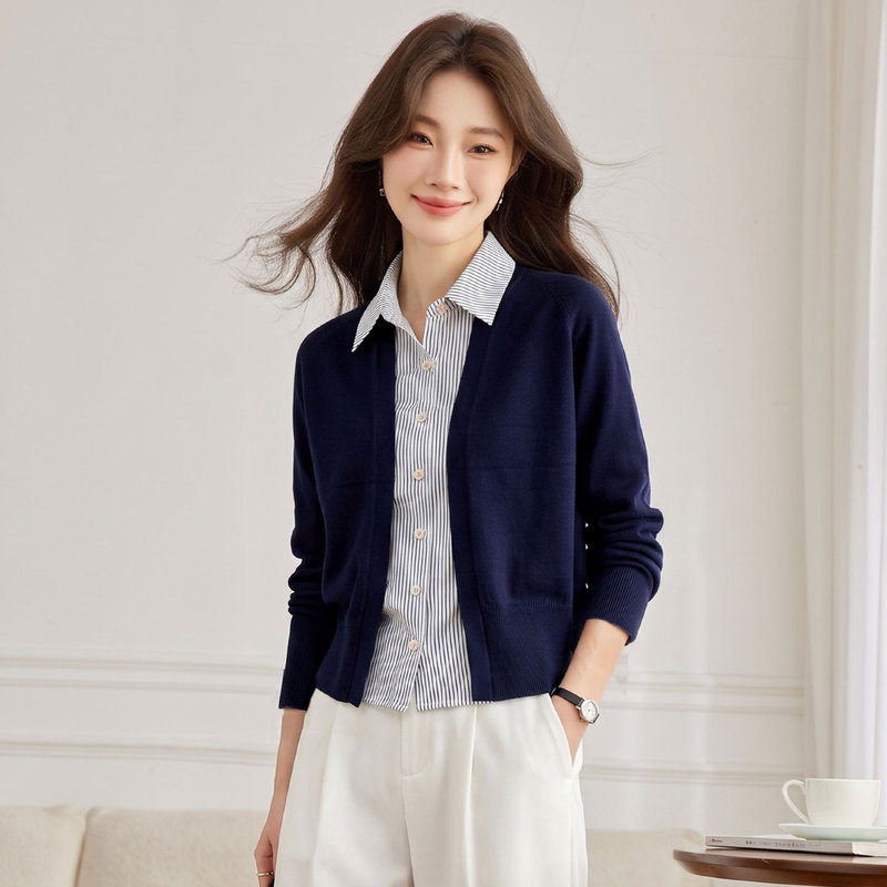 Spring and Autumn 2026 new stylish age-reducing shirt patchwork sweater coat French color-blocked faux two-piece knitted cardigan for women