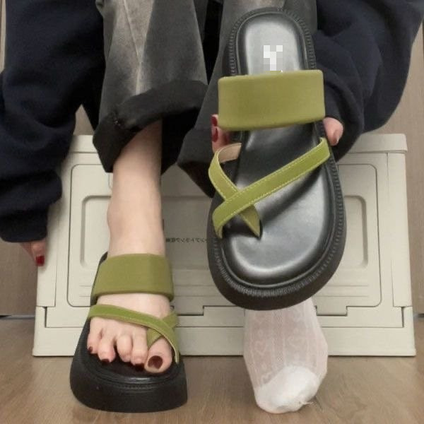 Sandalias romanas para mujeres verano 2026 nuevo dedo antideslizante con suela gruesa casual de moda versátil zapatos de playa para mujeres
