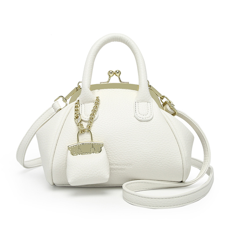 Venta al por mayor primavera y verano nuevo estilo bolso femenino retro bolso de clip bolso de mano moda todo fósforo bolso pequeño de mensajero de un solo hombro femenino