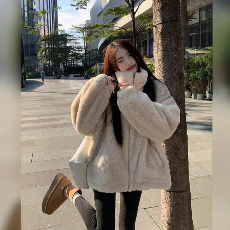 Maillard Autumn and Winter Wear Lap-up Collar Lambswool Coat High-grade Sense Fried Street Loose Plush Thickened Small Women Maillard Autumn and Winter Wear Lap-up Collar Lambswool Coat High-grade Sense Fried Street Loose Plush Thickened Small Women