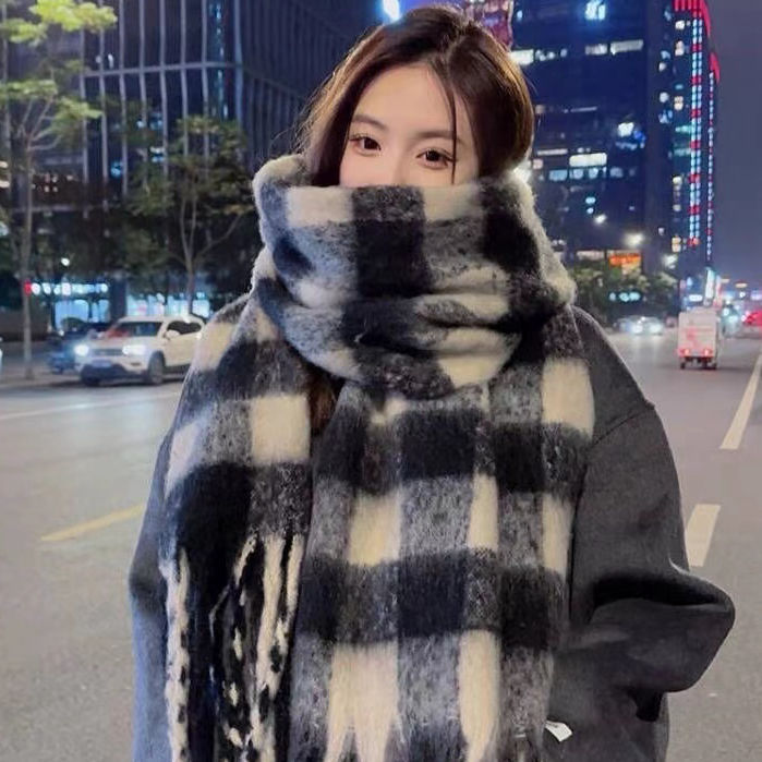 Karierter Schal in Schwarz und Weiß, verdickte Farbe, warmer Schal mit Fransen_voghion.com