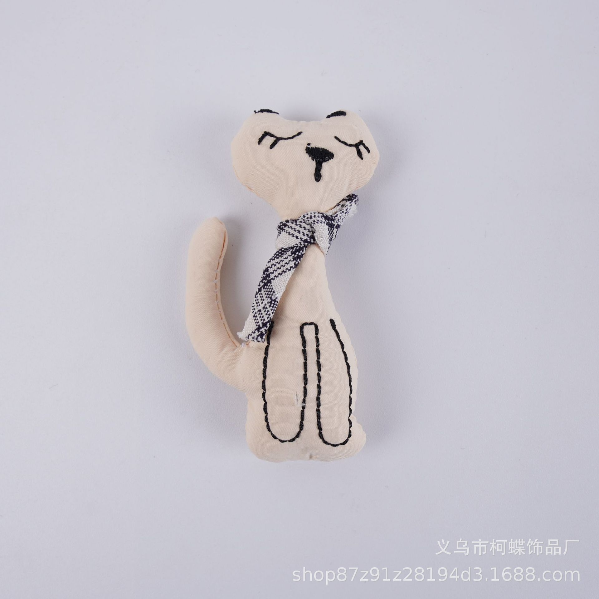 격자 무늬 스카프 고양이 흰색