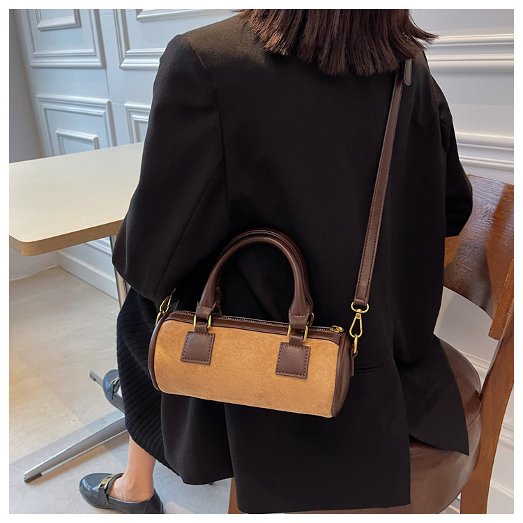 Korean Fashion Contrast Color Velvet Cylinder Mini Handbag Wholesale Nihaojewelry display picture 7