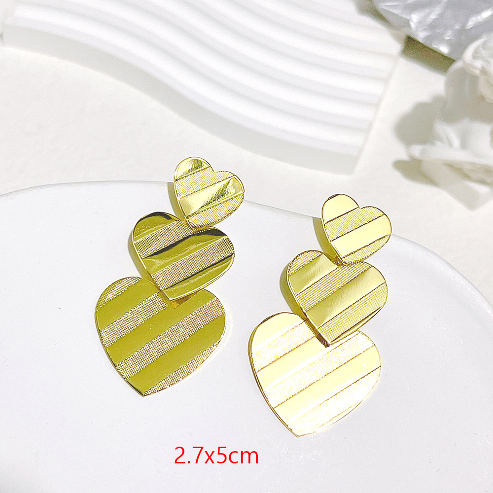 1 Paire Sucré Forme De Cœur Placage Métal Boucles D'oreilles display picture 3