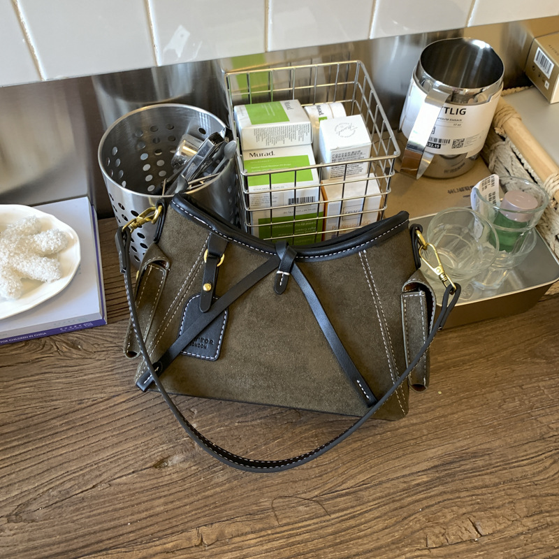 Women's Suede Large Capacity Handbag 2025 New Autumn/Winter Versatile Retro Shoulder Underarm Bucket Bag For Commuting - Thumbnail 7