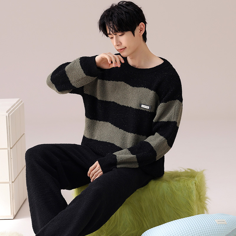 Fashionable Half-Velvet Pajamas for Men in Winter, Coral Velvet Pullover, Contrasting Colors, Large Size, Two-Piece Striped Home Clothes for Going Out