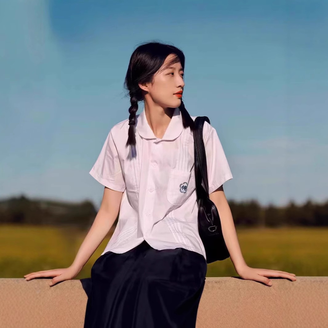 부착 된 고등학교 유니폼 JK 유니폼 오르간 주름 짧은 소매 흰색 셔츠 스포츠 대학 스타일 세트 교복 여성 졸업 유니폼