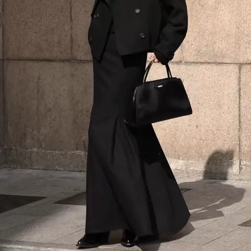 Французское ретро элегантная романтическая текстура нишевые черные юбки половинки женские 2024 осень и зима новые тонкие платья среднего и длинного