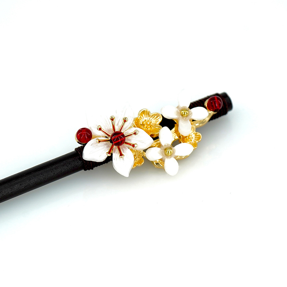 古典的な優雅なヘアピンの時代の髪飾り漢服のチャイナドレスの頭飾り江南ヘアピンの木のステップは花嫁の結婚ヘアピンを揺さぶっています。