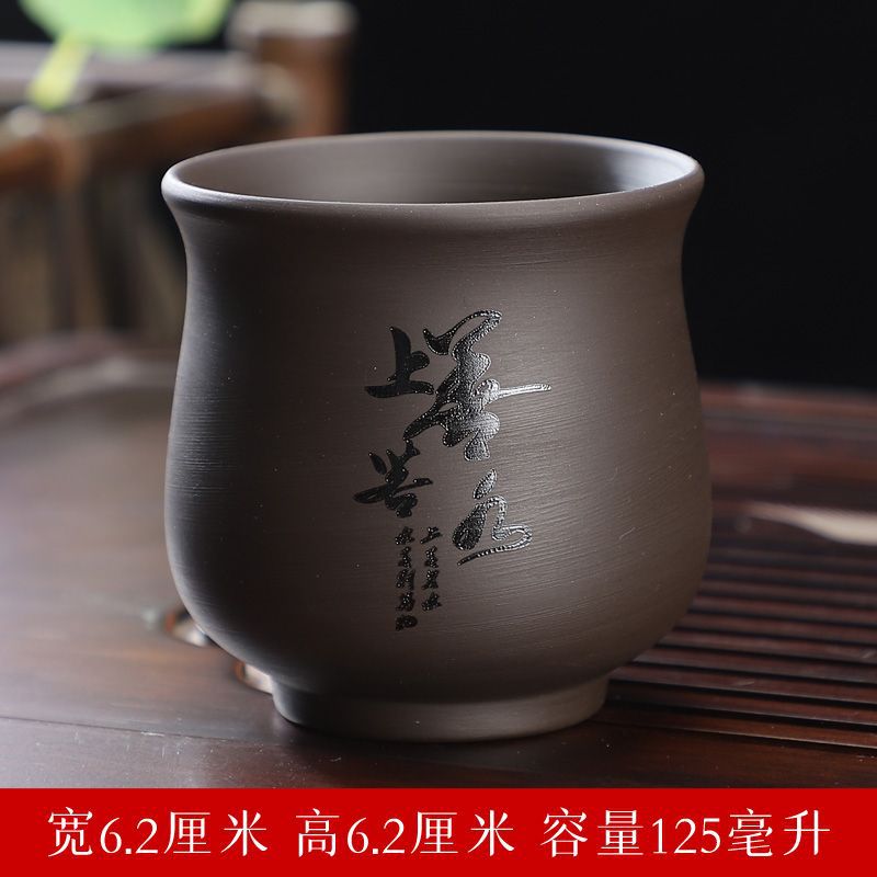 보라색 모래 미용 컵은 물만큼 좋습니다.