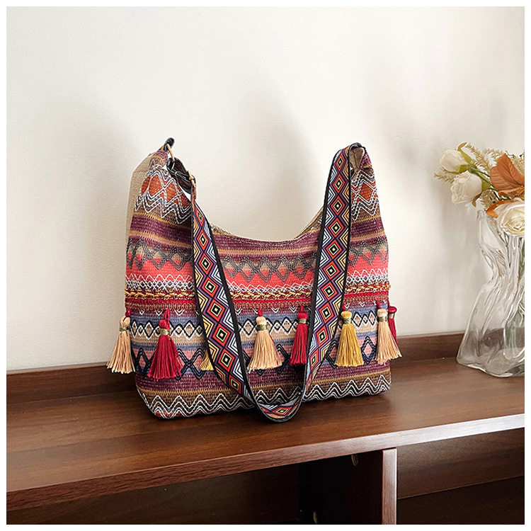 Large-capacity tote bag 2025 Summer new style trendy, simple and casual women's single-shoulder bag, artistic Chinese-style tassel bag undefined