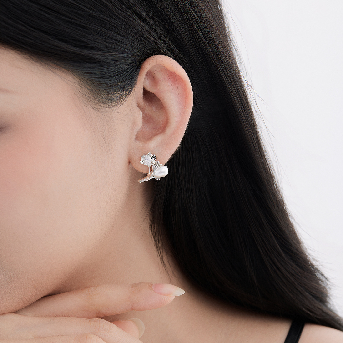 Xuping imitación de flores de perlas pendientes de aleación de cobre chapado en blanco Ginkgo biloba orejas ligero lujoso temperamento suave pendientes de viento para mujeres