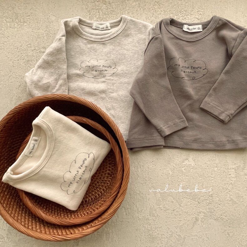 Ropa de invierno para bebés 2023 Otoño e Invierno estilo coreano ropa para niños ropa de bebé cuello redondo impreso camisa de fondo con forro polar