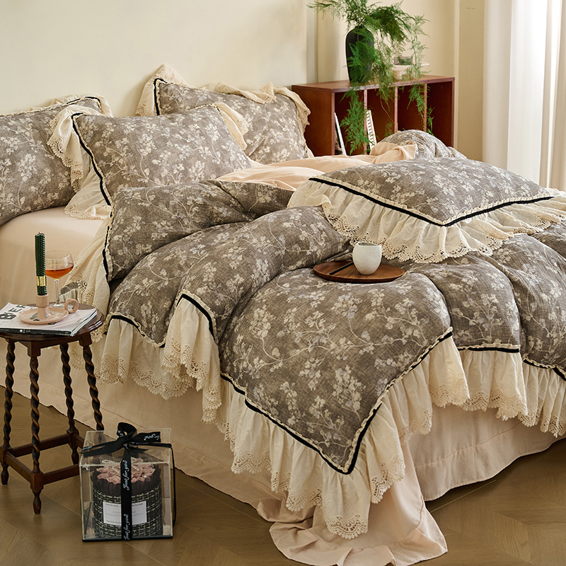 Nordisch-französischer Vintage-Boho-Stil, stiller Herbst-Winter-Stil, neues französisches Retro-Design, hautfreundliches Bettlaken und Bettdecke aus reiner Baumwolle mit Knittereffekt für das Hauptschlafzimmer._voghion.com