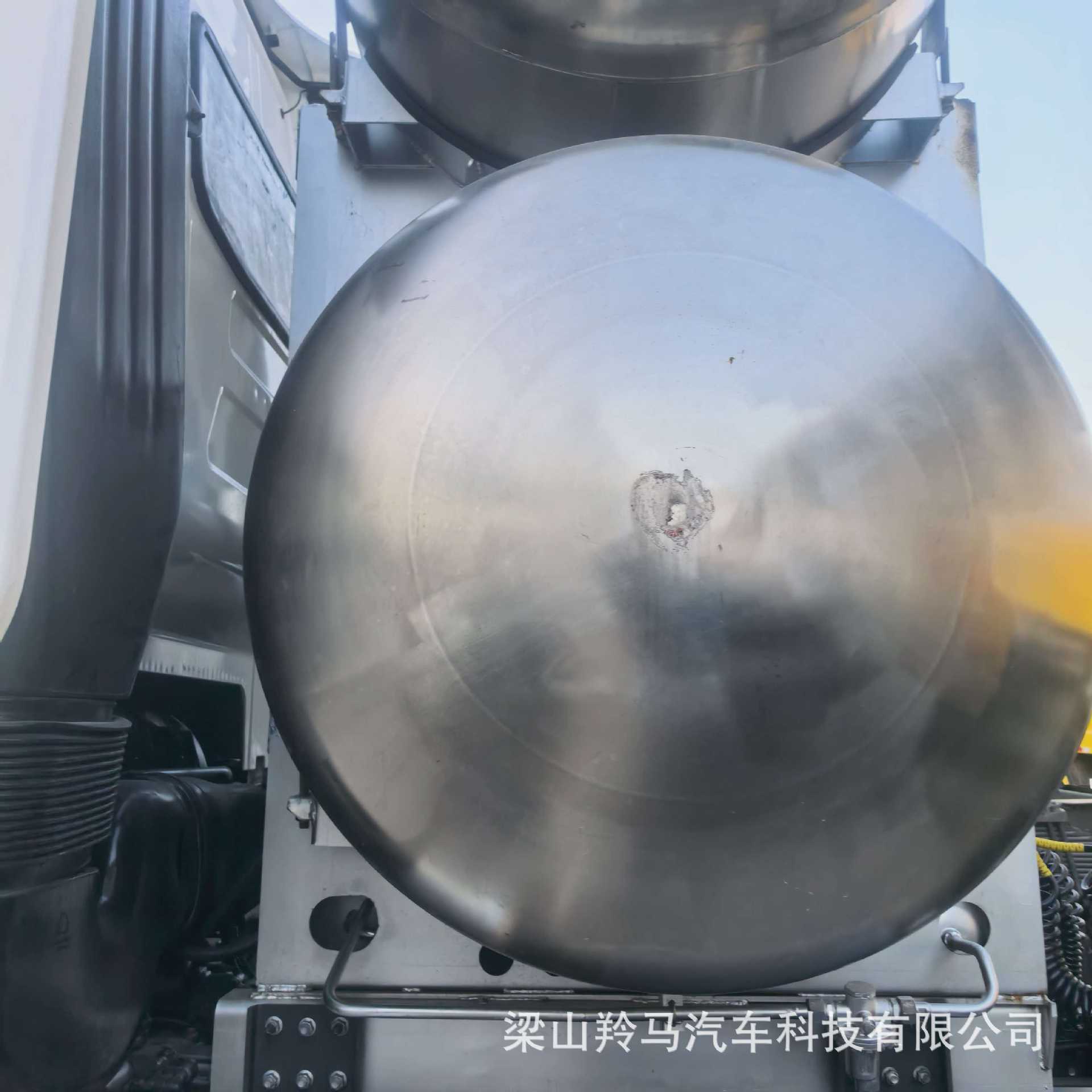 Supply of Sinotruk heavy-duty truck HOWO tractor head, semi-trailer heavy-duty trailer HOWOT7H, dual-drive tractor head