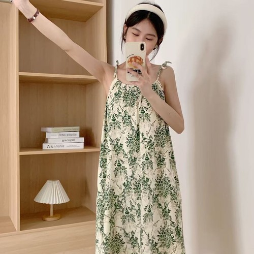 A 2025 fresh girl strap forest-style ribbon strap with a built-in cushion, can be worn outside, sweet loose medium-long sleep dress