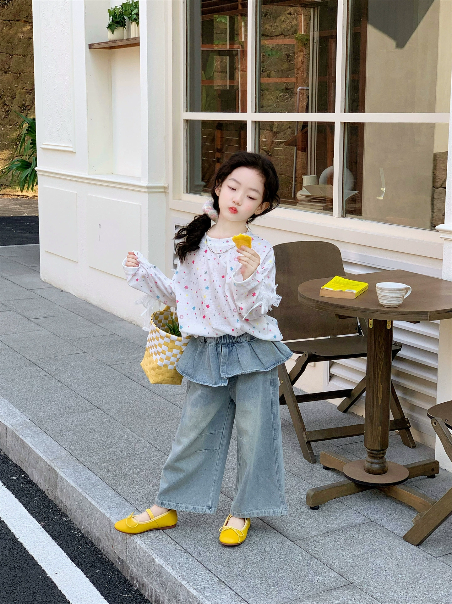 Синие джинсы-платья? Wait: The original: "Blue curtain, spring jeans, universal set girl's, trousers, trend of season, western style" Let's interpret: Blue curtain? Could be