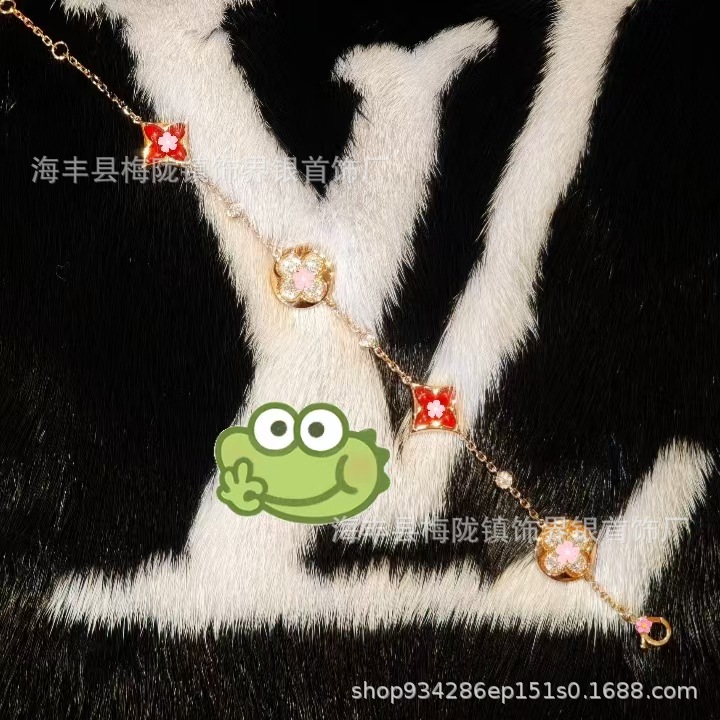 Donkey Familyの新作高級版四つ葉のクローバー五花ブレスレット、女性用18金メッキ、オールドフラワーパウダーシェルネックレス、アマゾナイトイヤリング