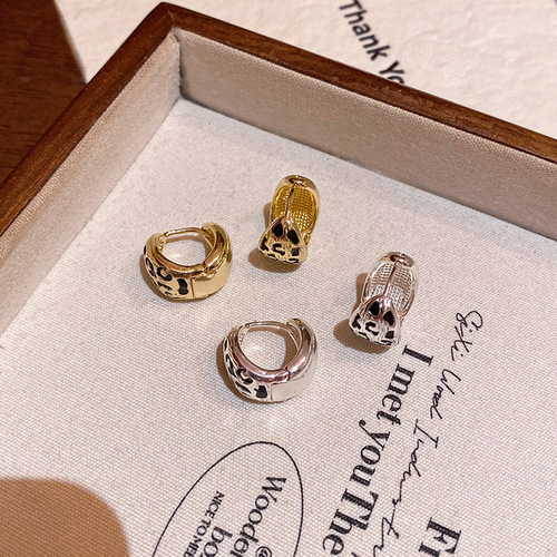 Glamorous Vintage Leopard Print Two-Sided Ear Clasp Earrings for Women, Lightweight and Unique, Perfect for Autumn and Winter Fashion, Stylish and Versatile, Exquisite Jewelry