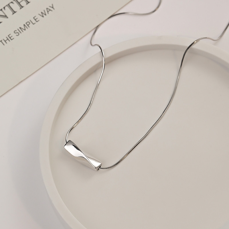 Silver Shenzhen S925 Sterling Silver Geometric Sterling Silver Snake Bone Chain Women's New Niche Design Sense Light Luxury High-end Necklace Autumn and Winter Fashion