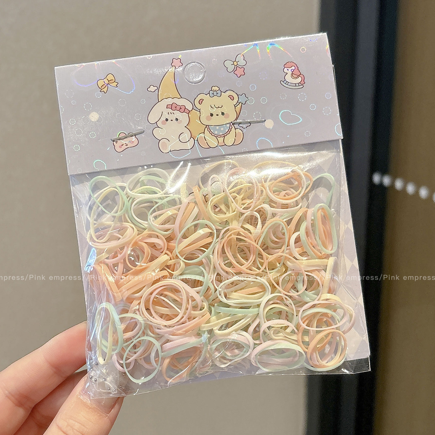 4# 밝은 색상의 헤어 로프(약 200개) 직경 약 1.5cm, 폭 약 0.2cm