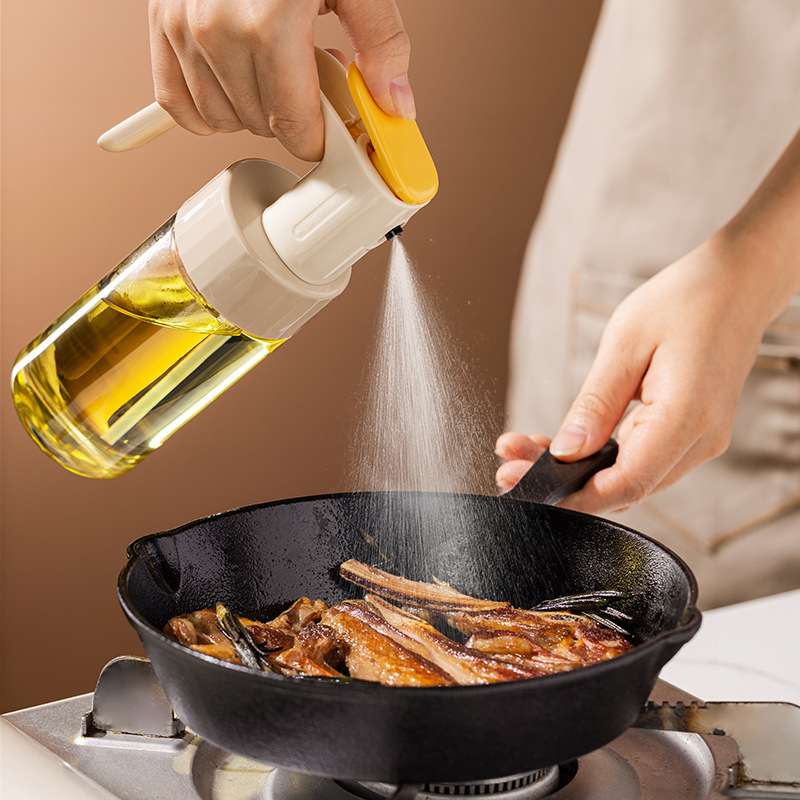 Heart Made Spraying Oil Bottle, Household Kitchen Glass Soy Sauce Vinegar Condiment Bottle Oil Can Sprayer