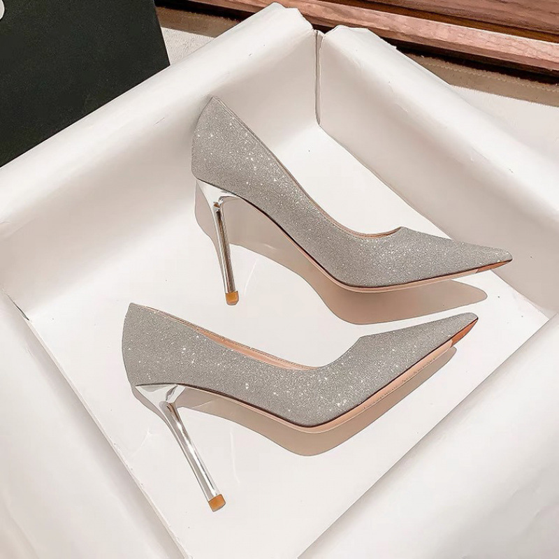 French Girl's Silver High-Heeled Shoes Are Designed with Niche New Style Stiletto Heels and Goddess-Style Banquet Shoes